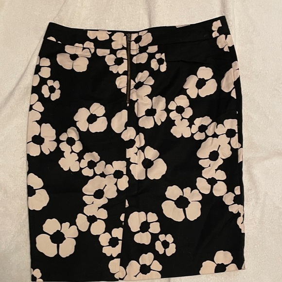 LOFT Black and Cream Floral Pencil Skirt - Picture 3 of 3